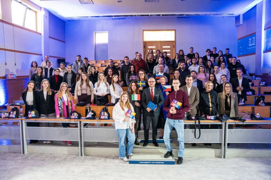 Veleposlanici zemalja članica EU-a i mostarski studenti