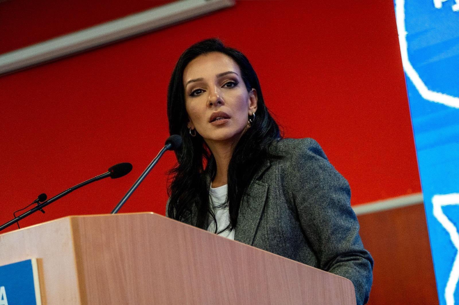 Tepić: Srbija nastavlja politiku izolacije od Europe