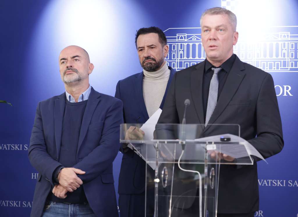 Hrvatski sabor, Konferencija za medije Kluba zastupnika Dom i nacionalno okupljanje i Hrvatski suverenisti.