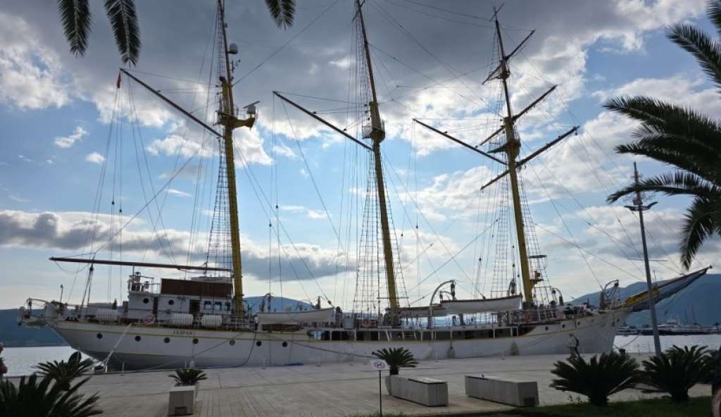 Školski brod „Jadran.
